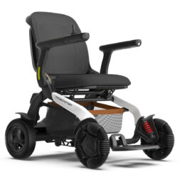 輪椅王 黑白Robooter E60 智慧電動輪椅（最大障礙物高度6cm）（10 寸前輪和後輪）（最小旋轉半徑85cm）（最大速度18km/hr），配有大而堅固的輪子、扶手和網狀座椅靠背，專為行動支援和智慧型手機控製而設計。