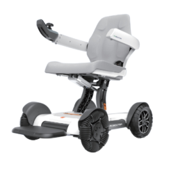 輪椅王 Robooter X40 是一款白色和灰色的機器人代步車，採用現代設計，配有舒適的座椅、扶手和四個大輪子以確保穩定性。這款折疊電動輪椅在時尚的包裝中提供便利和時尚。