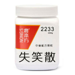 【香港中醫網】 白色容器，紅色標籤，上面印有品牌「NONG'S」和編號「2233 200g」。該標籤包含漢字，並以「失笑散」突出顯示，表明它是一種傳統中藥配方，具體為農本方失笑散SHI XIAO SAN (2233)。