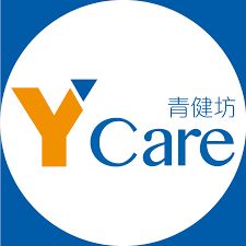 輪椅王客戶 該圖像在帶有藍色邊框的白色圓形背景上有一個徽標。 “Y Care”字樣突出顯示，其中“Y”為橙色，“Care”為藍色。在「Y」的右側，青健坊以藍色顯示，並附有額外的漢字。