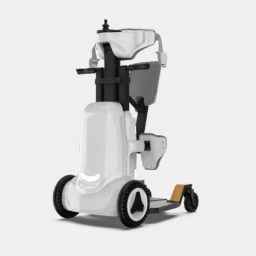 【輪椅王】 一款白色、現代的站立式移動滑板車，具有三個輪子和黑色裝飾，配有車把、座椅和腳踏平台。 XZ-Droid Smart 輪椅提供無縫的日常復健和改善的活動能力。