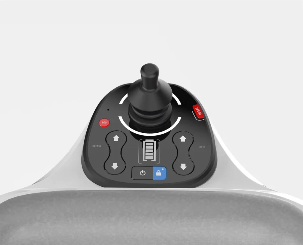 【輪椅王】 操縱桿控制面板的特寫，帶有按鈕和指示器，包括紅色緊急停止按鈕、電源按鈕和鎖定符號，整合到 XZ-Droid 智慧站立輪椅中，用於日常復健和移動式站立輪椅。