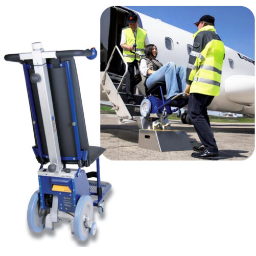 【輪椅王】 一名服務人員透過專為私人飛機設計的德國AAT Smax Aviation 爬樓梯裝置協助輪椅使用者登機。展示先進輪椅設備的特寫。