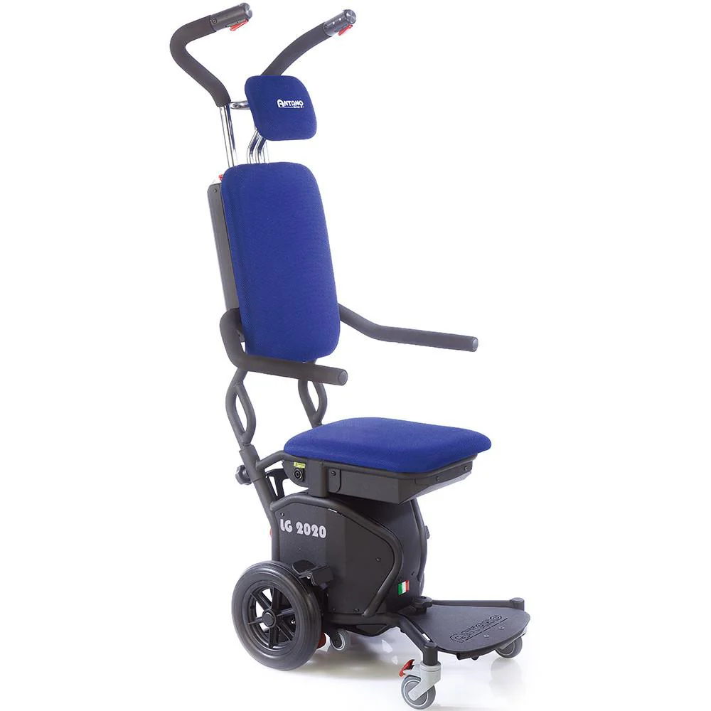 【輪椅王】 義大利 Antano LG2020 【支撐桿式 - 輪椅樓梯機】是藍色緊湊型電子爬樓輪椅，配有車把、帶襯墊的座椅和靠背以及堅固的三輪底座。